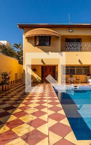 Casa à venda com 500m², 5 quartos e 4 vagas Casa à venda com 500m², 5 quartos e 4 vagasPiscina