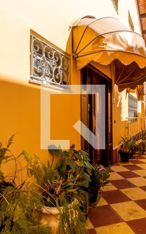 Casa à venda com 500m², 5 quartos e 4 vagas Casa à venda com 500m², 5 quartos e 4 vagasCoredor