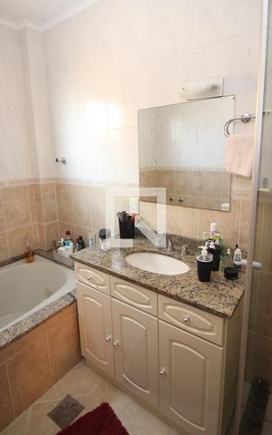 Casa de condomínio à venda com 168m², 3 quartos e 2 vagas Casa de condomínio à venda com 168m², 3 quartos e 2 vagasBanheiro da Suíte