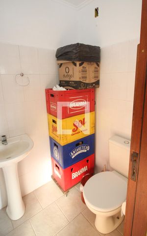 Casa de condomínio à venda com 168m², 3 quartos e 2 vagas Casa de condomínio à venda com 168m², 3 quartos e 2 vagasBanheiro de Serviço