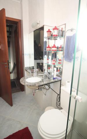 Casa de condomínio à venda com 168m², 3 quartos e 2 vagas Casa de condomínio à venda com 168m², 3 quartos e 2 vagasBanheiro Social