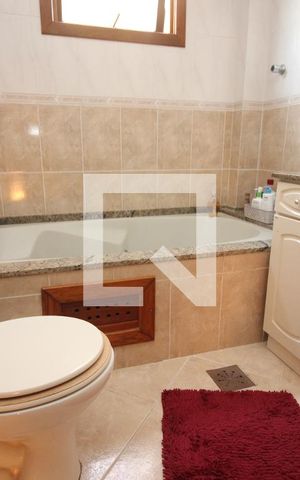 Casa de condomínio à venda com 168m², 3 quartos e 2 vagas Casa de condomínio à venda com 168m², 3 quartos e 2 vagasBanheiro da Suíte