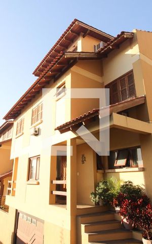 Casa de condomínio à venda com 168m², 3 quartos e 2 vagas Casa de condomínio à venda com 168m², 3 quartos e 2 vagasFachada