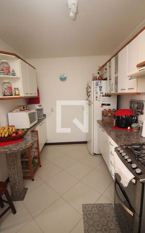 Casa de condomínio à venda com 168m², 3 quartos e 2 vagas Casa de condomínio à venda com 168m², 3 quartos e 2 vagasCozinha