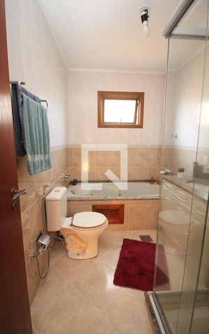 Casa de condomínio à venda com 168m², 3 quartos e 2 vagas Casa de condomínio à venda com 168m², 3 quartos e 2 vagasBanheiro da Suíte