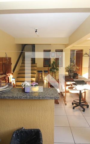 Casa de condomínio à venda com 168m², 3 quartos e 2 vagas Casa de condomínio à venda com 168m², 3 quartos e 2 vagasVaranda