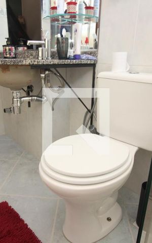 Casa de condomínio à venda com 168m², 3 quartos e 2 vagas Casa de condomínio à venda com 168m², 3 quartos e 2 vagasBanheiro Social