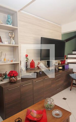 Casa de condomínio à venda com 168m², 3 quartos e 2 vagas Casa de condomínio à venda com 168m², 3 quartos e 2 vagasSala 1