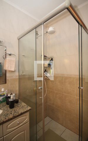 Casa de condomínio à venda com 168m², 3 quartos e 2 vagas Casa de condomínio à venda com 168m², 3 quartos e 2 vagasBanheiro da Suíte