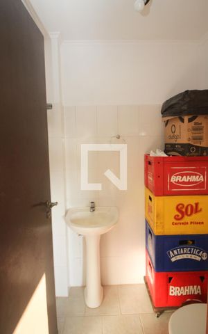 Casa de condomínio à venda com 168m², 3 quartos e 2 vagas Casa de condomínio à venda com 168m², 3 quartos e 2 vagasBanheiro de Serviço