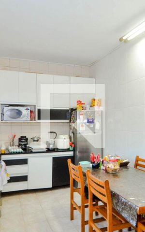 Casa à venda com 360m², 4 quartos e 3 vagas Casa à venda com 360m², 4 quartos e 3 vagasCozinha