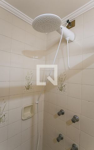 Apartamento à venda com 440m², 4 quartos e 3 vagas Apartamento à venda com 440m², 4 quartos e 3 vagasBanheiro da Suíte 1