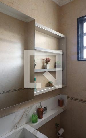 Casa para alugar com 200m², 2 quartos e 2 vagasBanheiro 1