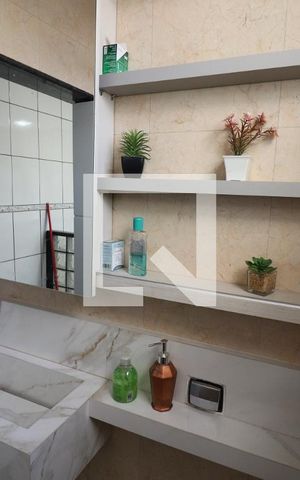 Casa para alugar com 200m², 2 quartos e 2 vagasBanheiro 1