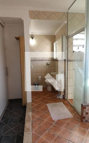 Casa para alugar com 200m², 2 quartos e 2 vagasSuíte