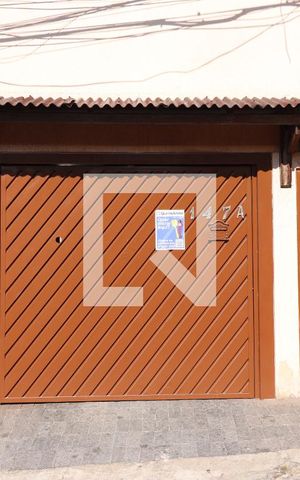 Casa para alugar com 200m², 2 quartos e 2 vagasFachada
