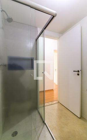 Apartamento à venda com 195m², 4 quartos e 3 vagas Apartamento à venda com 195m², 4 quartos e 3 vagasBanheiro da Suíte 2