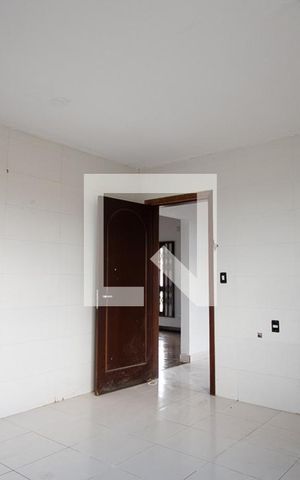 Casa à venda com 670m², 4 quartos e 6 vagas Casa à venda com 670m², 4 quartos e 6 vagascozinha
