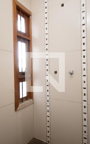 Casa à venda com 670m², 4 quartos e 6 vagas Casa à venda com 670m², 4 quartos e 6 vagasBanheiro