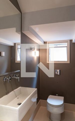 Casa à venda com 412m², 3 quartos e 3 vagas Casa à venda com 412m², 3 quartos e 3 vagasBanheiro e Lavabo