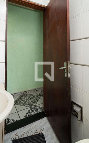 Casa à venda com 600m², 3 quartos e 8 vagas Casa à venda com 600m², 3 quartos e 8 vagasBanheiro 1