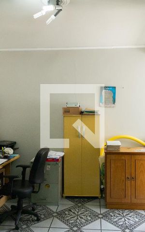 Casa à venda com 600m², 3 quartos e 8 vagas Casa à venda com 600m², 3 quartos e 8 vagasEscritório