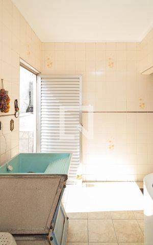 Casa à venda com 600m², 3 quartos e 8 vagas Casa à venda com 600m², 3 quartos e 8 vagasÁrea de Serviço