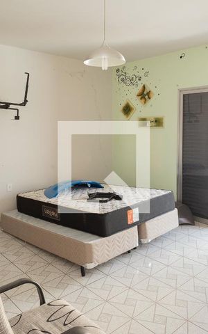Casa à venda com 600m², 3 quartos e 8 vagas Casa à venda com 600m², 3 quartos e 8 vagasSuíte