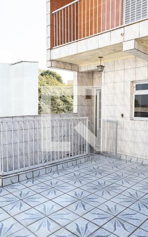 Casa à venda com 600m², 3 quartos e 8 vagas Casa à venda com 600m², 3 quartos e 8 vagasSacada