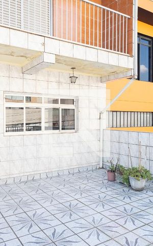 Casa à venda com 600m², 3 quartos e 8 vagas Casa à venda com 600m², 3 quartos e 8 vagasSacada