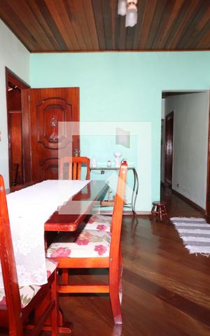 Casa à venda com 300m², 3 quartos e 4 vagasSala