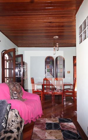 Casa à venda com 300m², 3 quartos e 4 vagasSala
