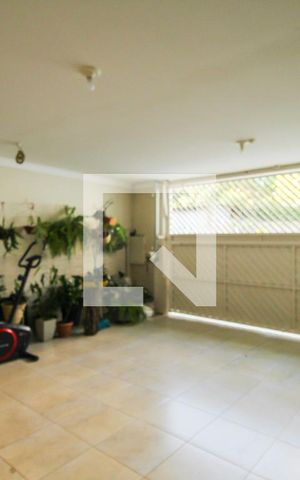 Casa à venda com 170m², 4 quartos e 2 vagas Casa à venda com 170m², 4 quartos e 2 vagasGaragem