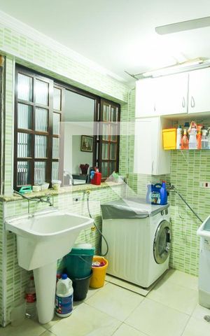 Casa à venda com 170m², 4 quartos e 2 vagas Casa à venda com 170m², 4 quartos e 2 vagasÁrea de Serviço