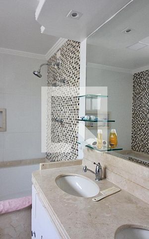 Apartamento à venda com 238m², 4 quartos e 4 vagasBanheiro da Suíte 2