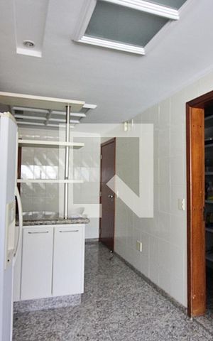 Apartamento à venda com 238m², 4 quartos e 4 vagasCozinha