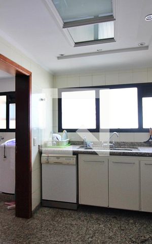 Apartamento à venda com 238m², 4 quartos e 4 vagasCozinha