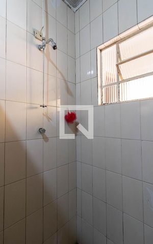 Casa à venda com 250m², 4 quartos e 4 vagas Casa à venda com 250m², 4 quartos e 4 vagasBanheiro