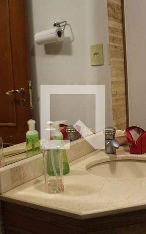 Casa de condomínio para alugar com 290m², 5 quartos e 3 vagasLavabo