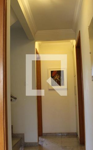 Casa de condomínio para alugar com 290m², 5 quartos e 3 vagasCorredor