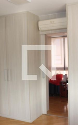 Casa de condomínio para alugar com 290m², 5 quartos e 3 vagasSuíte 1 