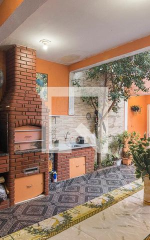 Casa à venda com 150m², 2 quartos e 2 vagasQuintal com Churrasqueira