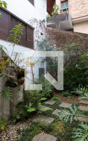 Casa à venda com 261m², 4 quartos e 4 vagasQuintal dos Fundos