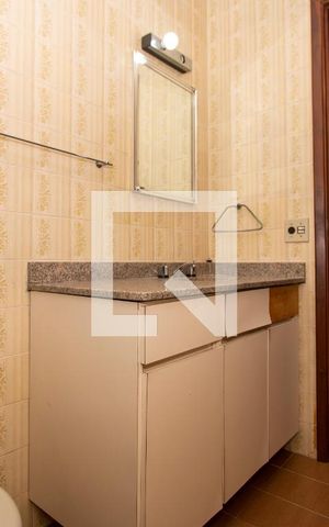 Casa à venda com 261m², 4 quartos e 4 vagasBanheiro 2