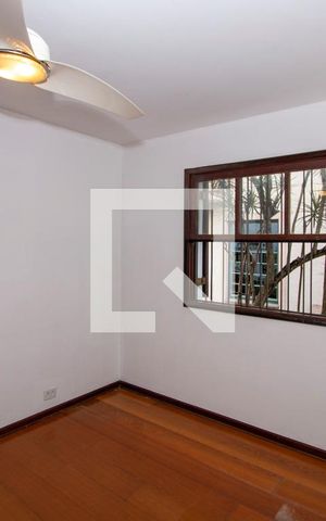 Casa à venda com 261m², 4 quartos e 4 vagasQuarto Suíte