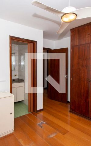 Casa à venda com 261m², 4 quartos e 4 vagasQuarto Suíte