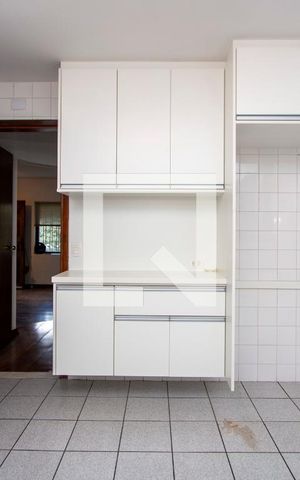 Casa à venda com 261m², 4 quartos e 4 vagasCozinha