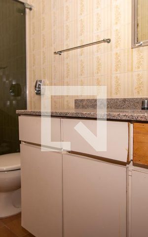 Casa à venda com 261m², 4 quartos e 4 vagasBanheiro 2