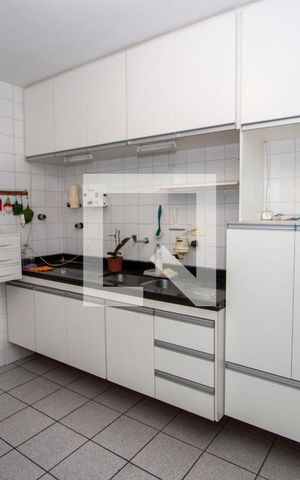 Casa à venda com 261m², 4 quartos e 4 vagasCozinha