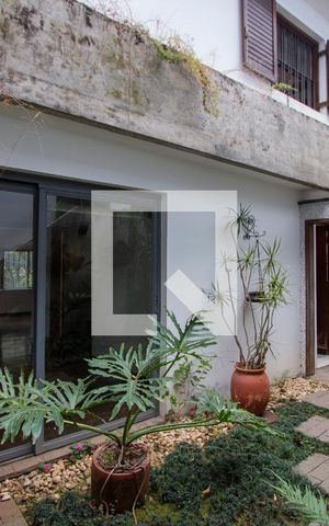Casa à venda com 261m², 4 quartos e 4 vagasQuintal dos Fundos